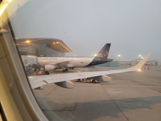 Végre gépen, végre indulNÁNK