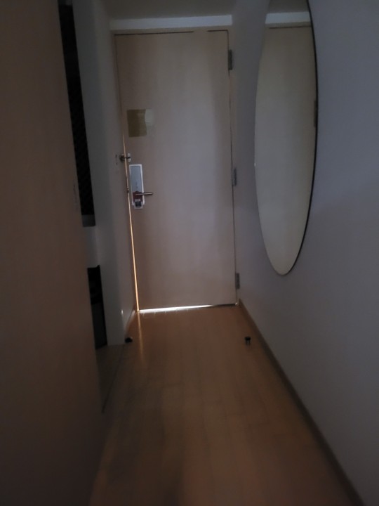 Ajtóstól a hotelszobáBÓL