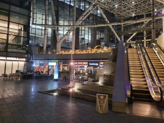 Vízterasz irodaház és pláza